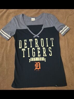 Detroit Tigers 5th & Ocean Navy and Gray V‑Neck Tee